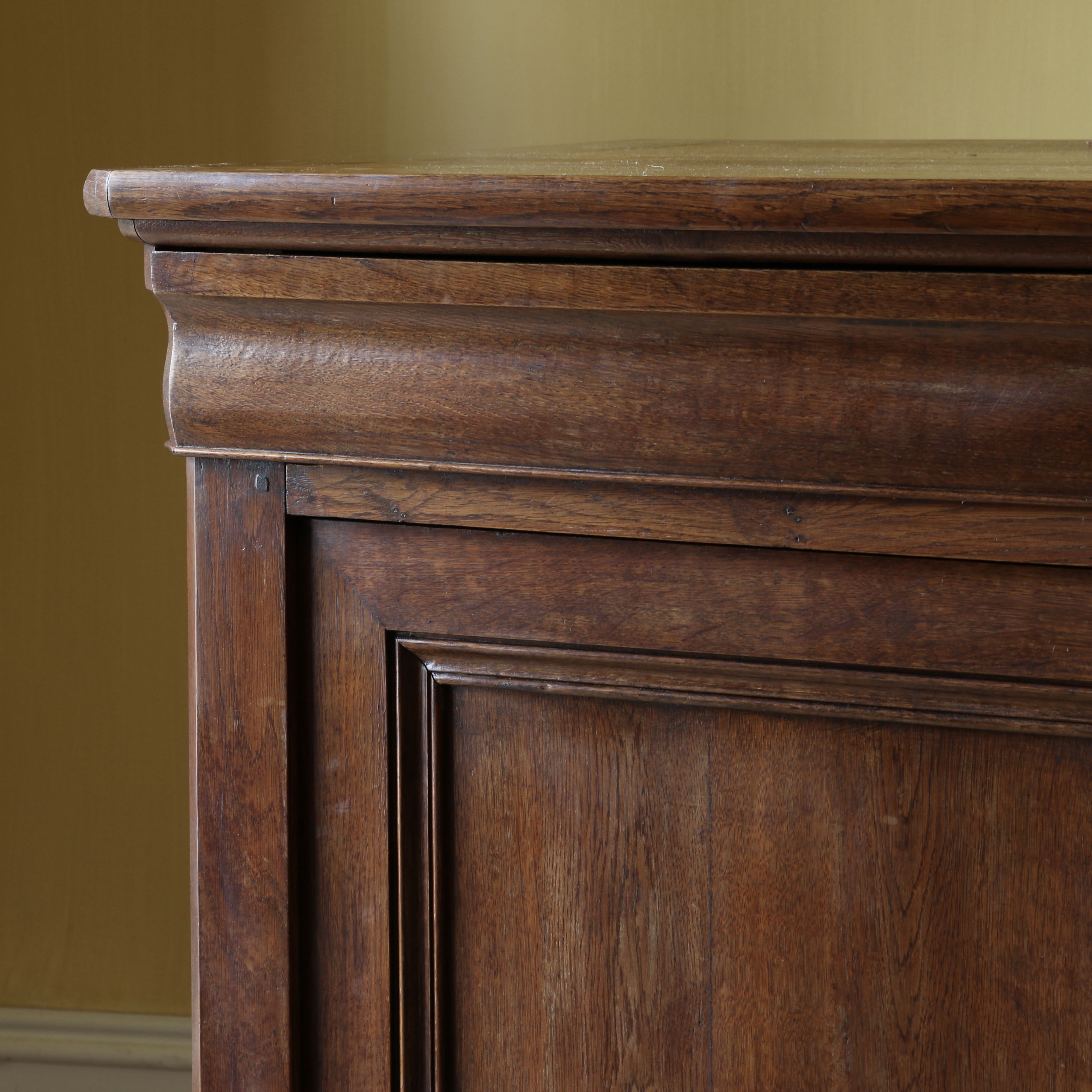 Louis Philippe Dresser Base